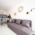 Grand studio tout équipe à 6min de St Charles