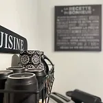 Aj - Stylish Pied-A-Terre A La Joliette - Parking