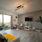 Appartement Climatise Tout Equipe Avec Balcon Au Coeur De Marseille