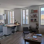 Hyper Center Apartment - Bright And Quiet