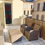 Terrasse Au Pied De La Gare