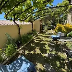 Evasion En Provence Bas De Villa Avec Jardin & Vignes, Soleil & Fraicheur