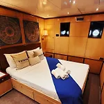 YACHT Clara One 32m LUXE