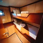 Nuitee Sur Un Yacht D\'Exception Face Au Mucem, Au Coeur Du Vieux-Port
