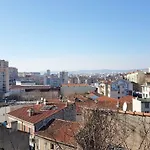 La Plus Belle De Main