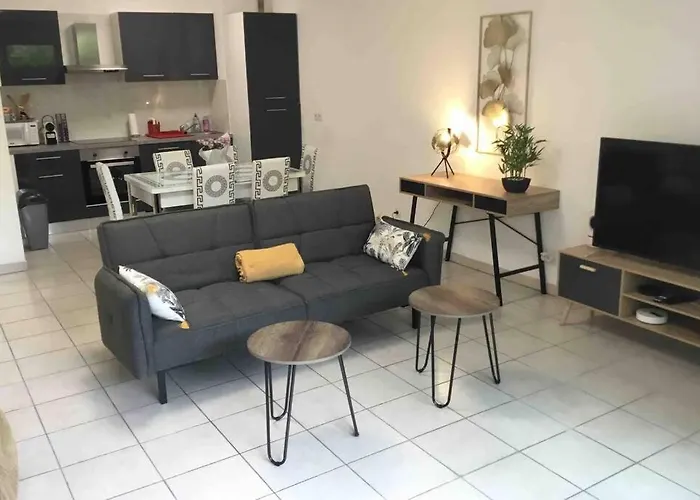 Spacieux Et Bel Appartement Avec Grande Terrasse
