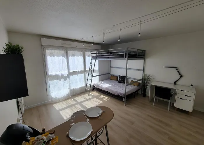 Fully Equipped Apartment 5Min From The Train