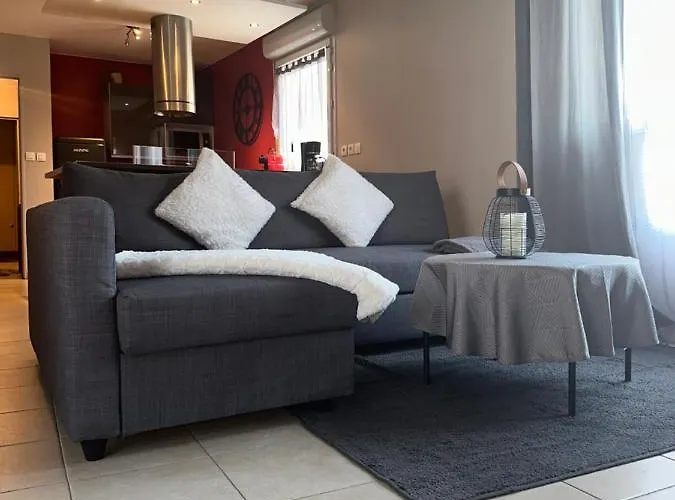 Superbe Appartement Tout Equipe Avec Parking.