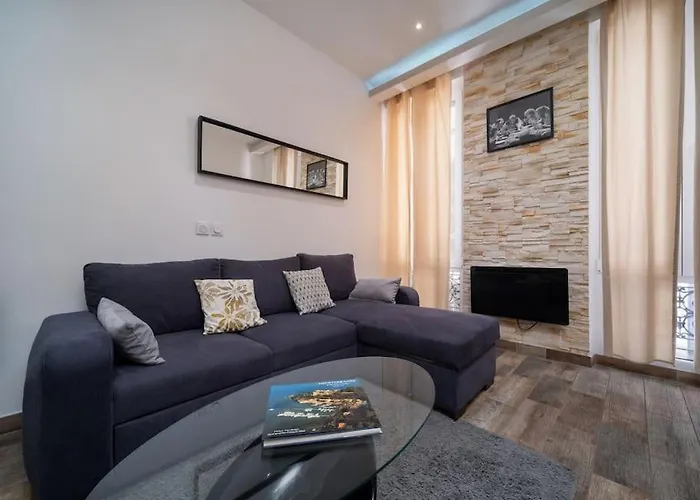 Appartement Tout Equipe 2 A 4 Couchages Au Coeur Du Vieux Port