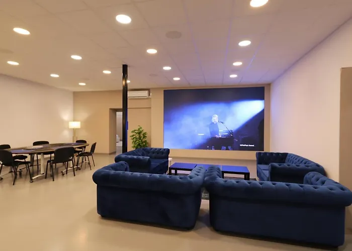 Loft 250M2 Avec Ecran Led Geant De 10M2