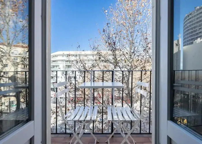 T2 Lumineux Avec Terrasse Proche Catalans