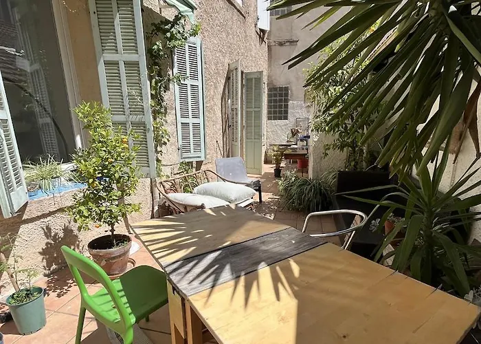 Appartement Centre Ville Avec Patio