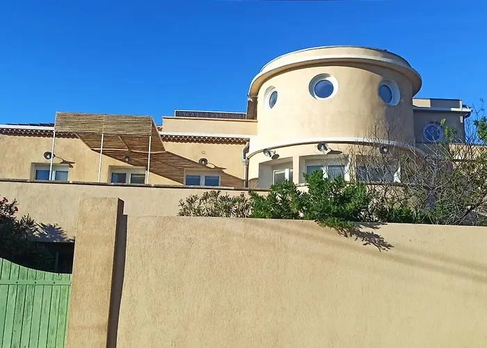 Appartement 3 Chambres Avec Terrasse Vue Mer A 150 M De La Plage