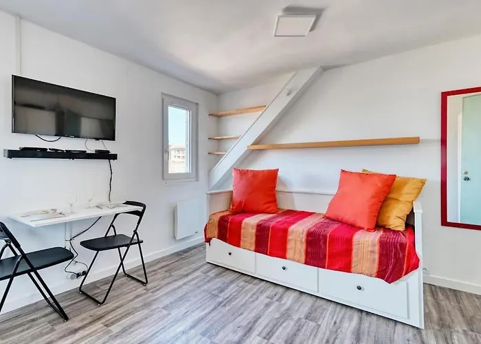 Longchamp - Studio A 8 Min A Pied Du Metro Longchamp