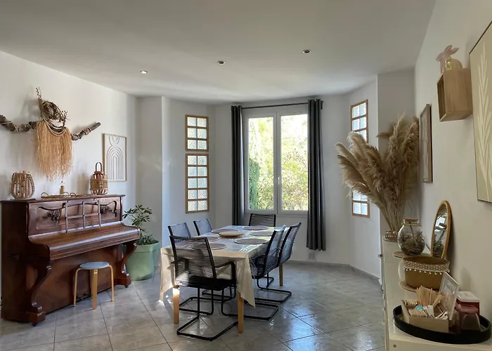 Spacieuse Villa Dans Les Pins