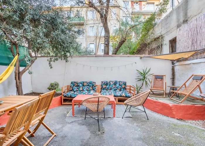 Un Appartement Au Centre-Ville Avec Cour Prive De 35M