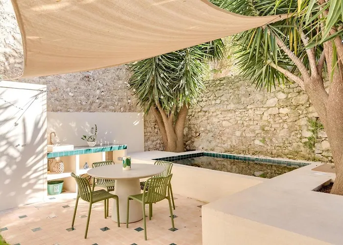 T3 With Garden And Pool