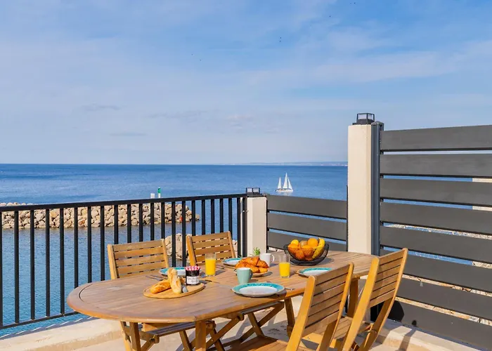 Residence Les Goudes, Appartements Acces Direct A La Plage, Vue Mer
