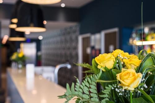 Golden Tulip Airport *