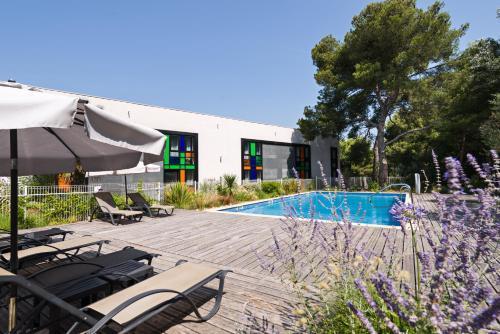 Golden Tulip Airport Apartment Marseilles