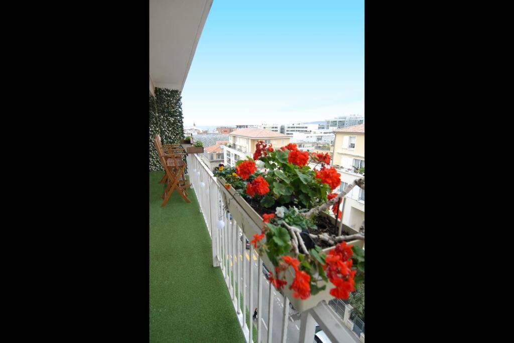 Le Grand Joliette - Experienceimmo Apartment