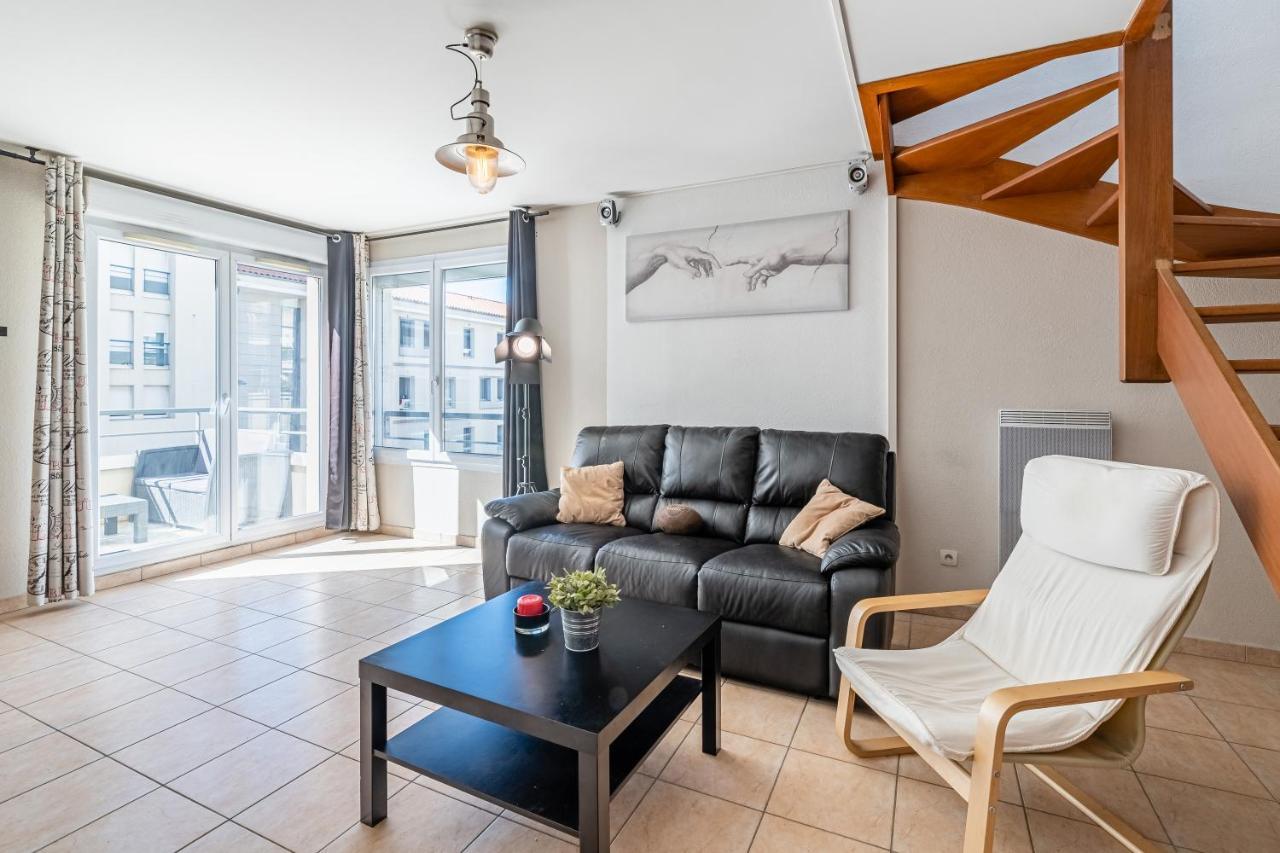 La Joliette; Duplex 2 Chambres, Parking Inclus+ Terrasse+ Ascenseur Marseille