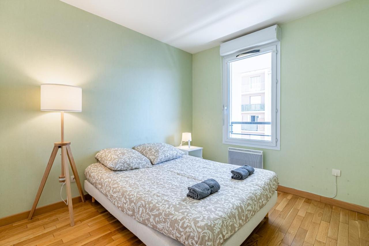 La Joliette; Duplex 2 Chambres, Parking Inclus+ Terrasse+ Ascenseur * Marseille