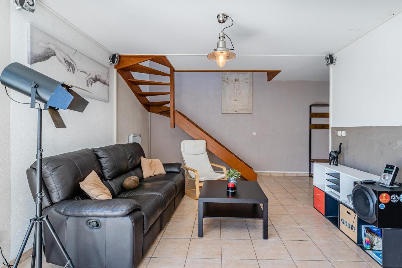 Apartment La Joliette; Duplex 2 Chambres, Parking Inclus+ Terrasse+ Ascenseur Marseille