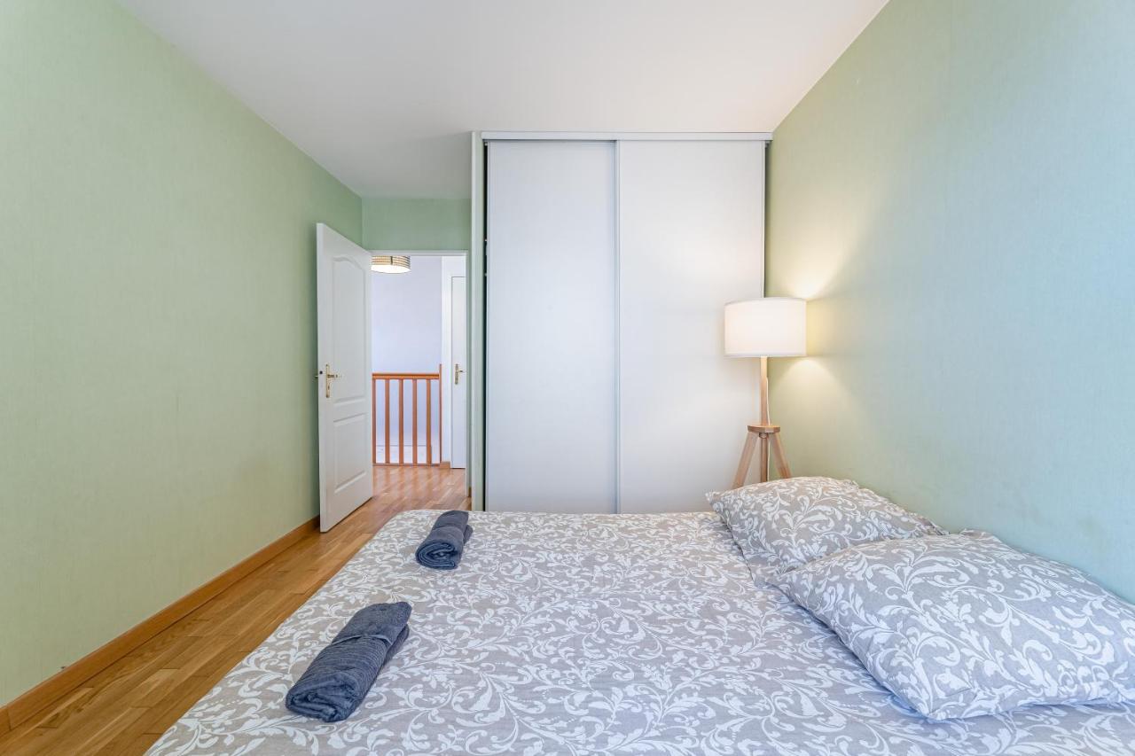 La Joliette; Duplex 2 Chambres, Parking Inclus+ Terrasse+ Ascenseur