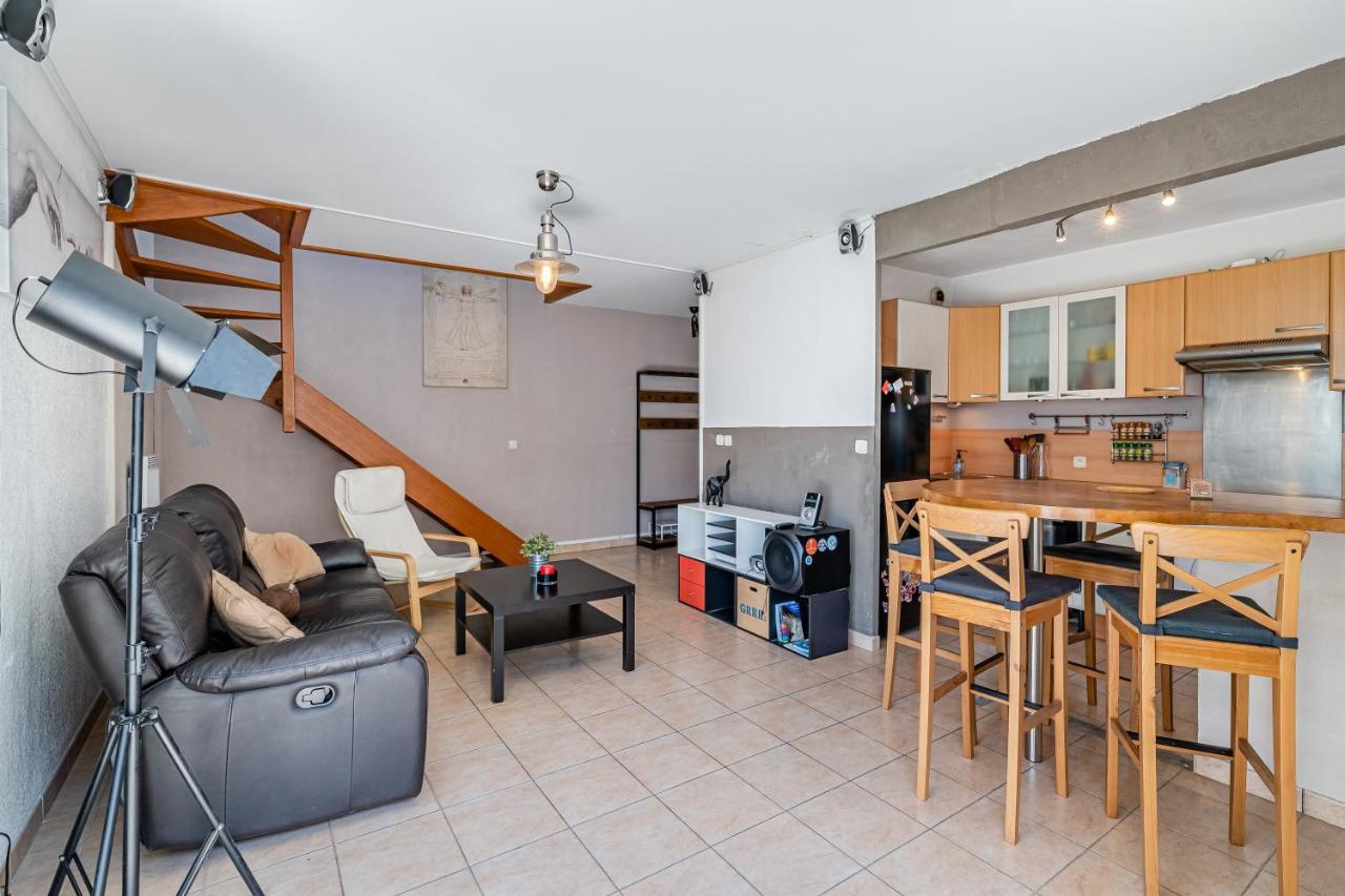 La Joliette; Duplex 2 Chambres, Parking Inclus+ Terrasse+ Ascenseur *