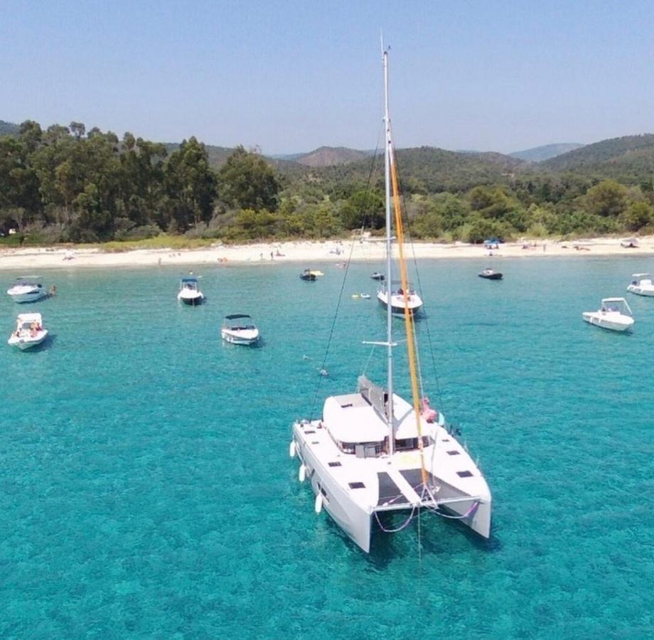 Nuit A Bord D'un Catamaran Marseilles