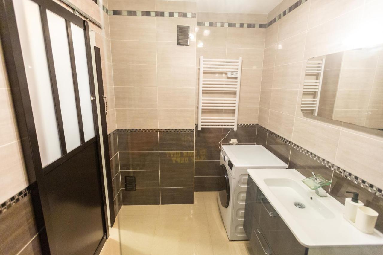 Superbe T4 Renove Spacieux Avec Stationnement Libre Et Gratuit Apartment *