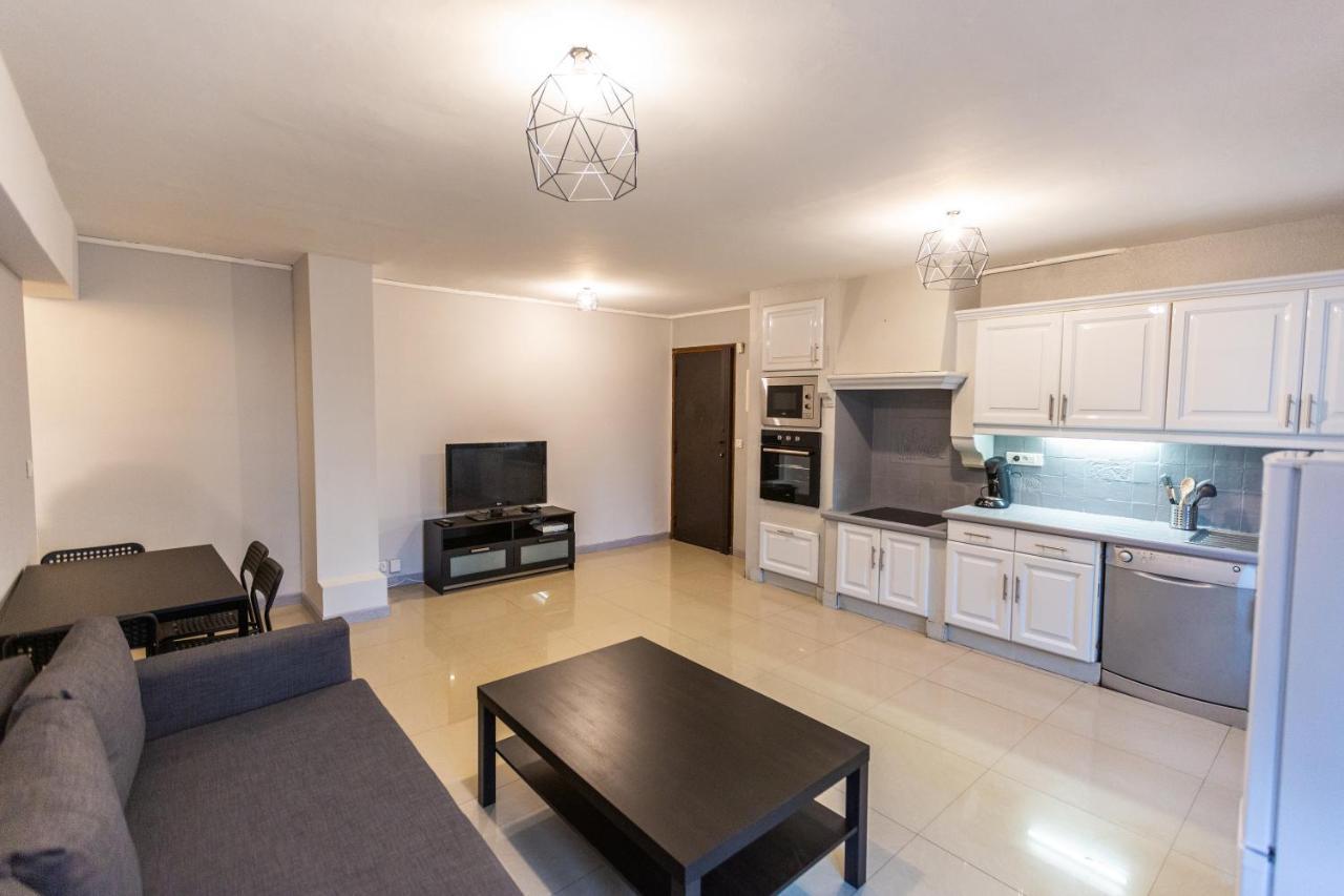 Apartment Superbe T4 Renove Spacieux Avec Stationnement Libre Et Gratuit *