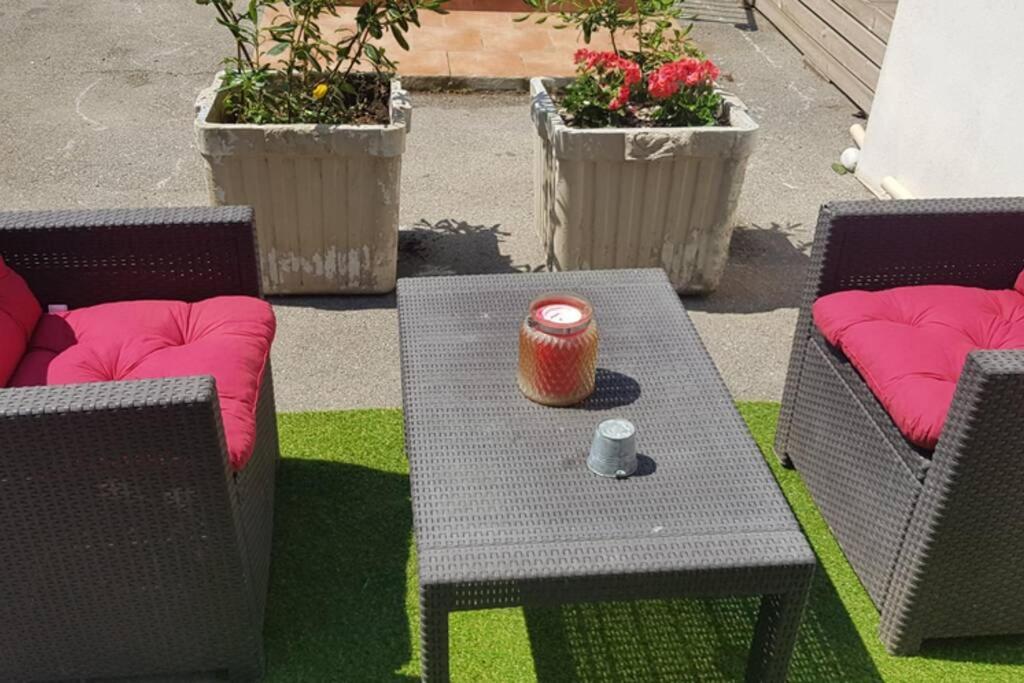 Apartment Du Stade Le Cour Parking Et Piscine Partagee Marseille