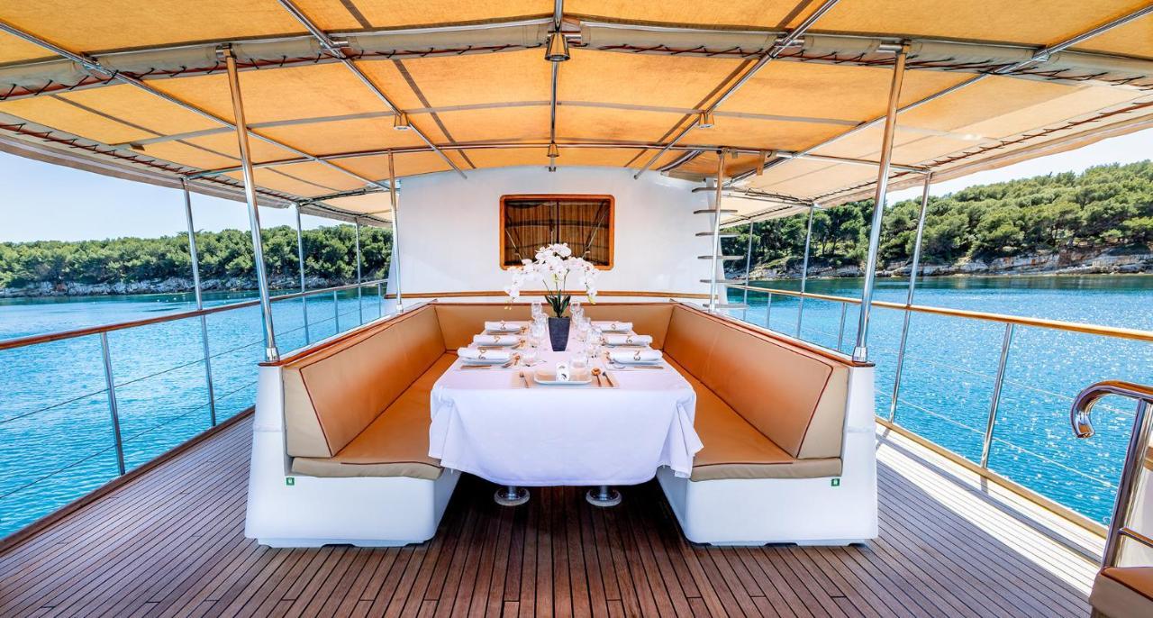 Nuitee Sur Un Yacht D'Exception Face Au Mucem, Au Coeur Du Vieux-Port Botel
