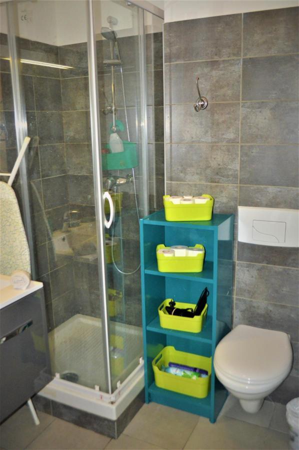 Charles De Gaulle - Vieux Port Apartment