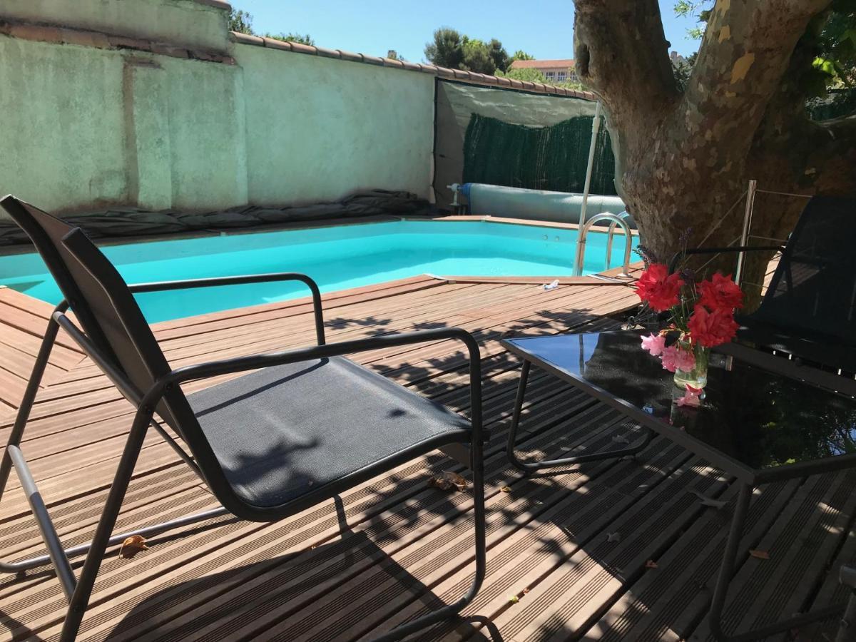 Climatisee Avec Sdb Privee Dans Avec Piscine Ouverte D'avril A Mi Octobre Marseilles
