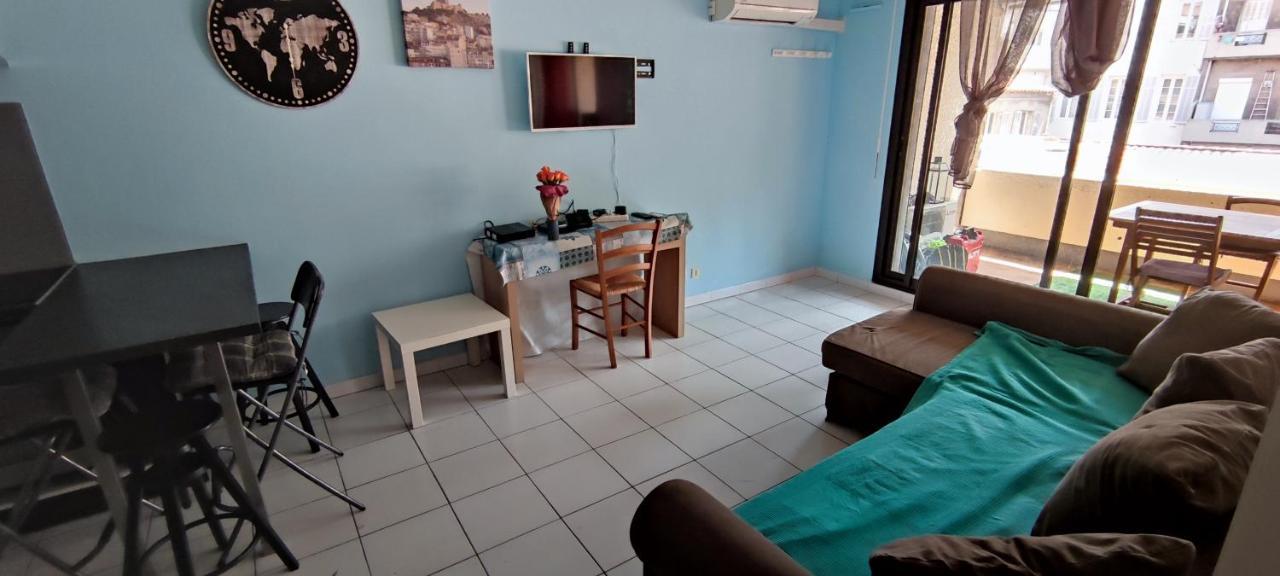 Vieux Port T2 Apartment *