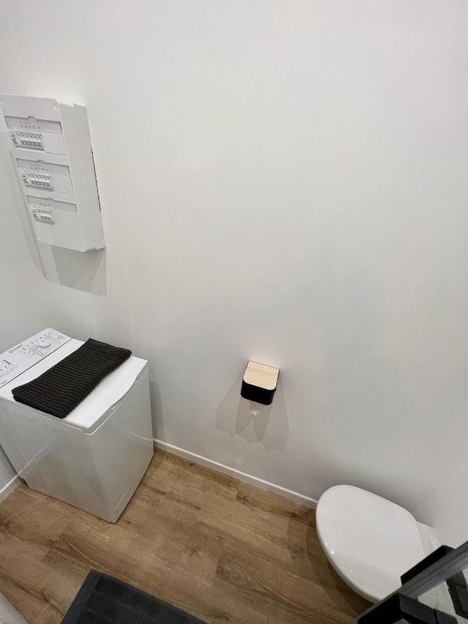 : T2 In The Heart Of The Apartment *