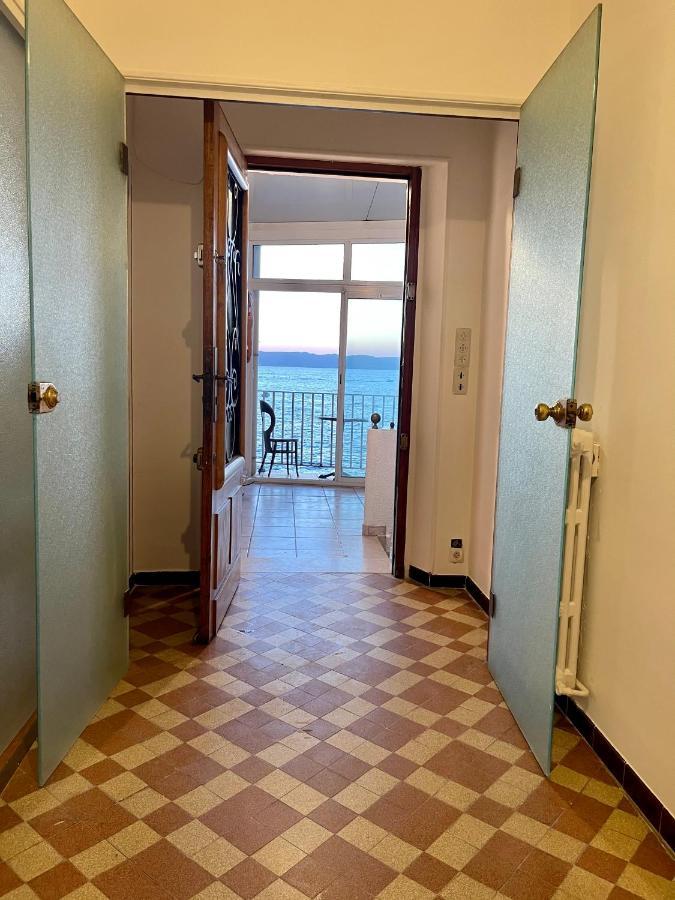 Splendid Sea Front Top Location Apartment