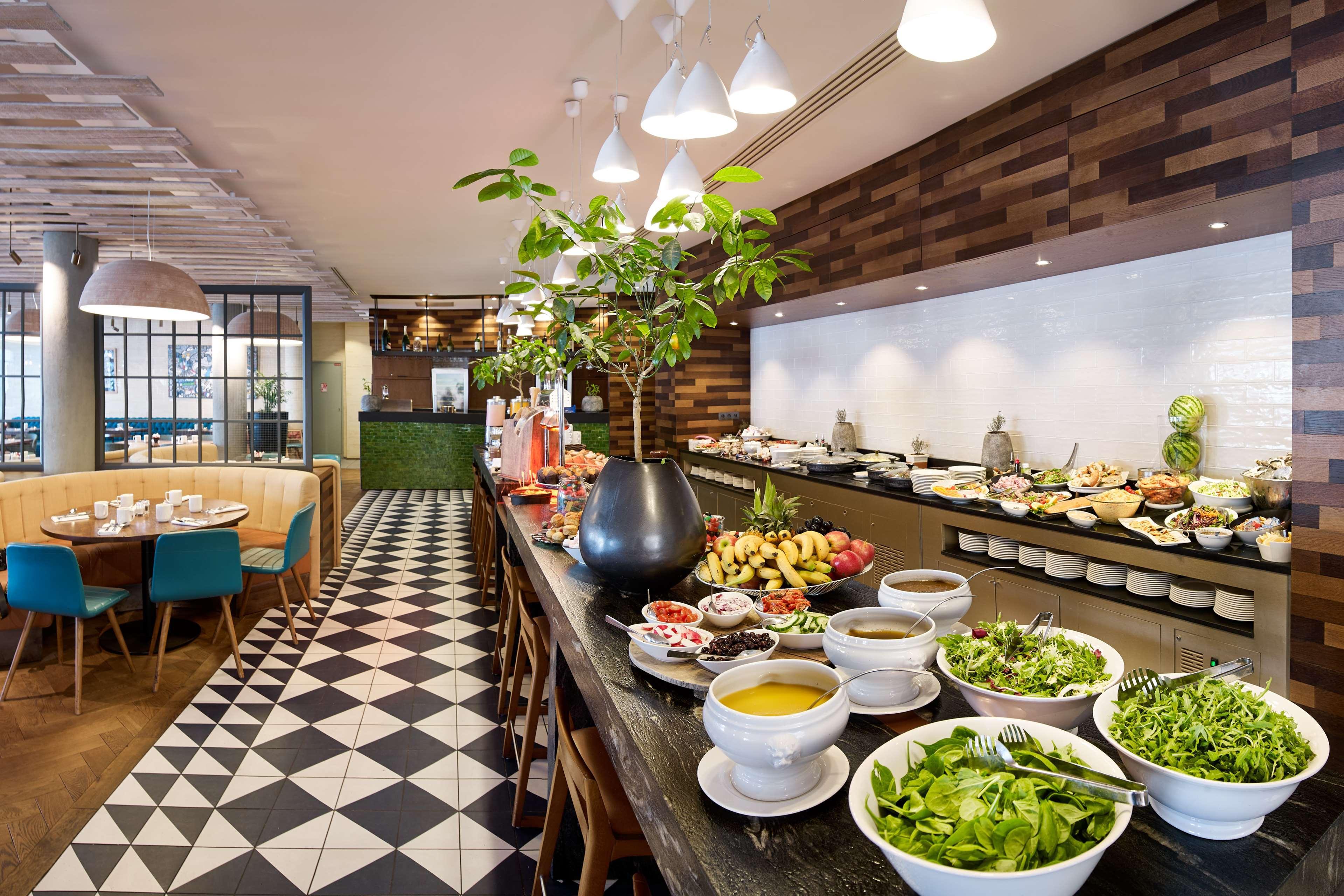 Khách sạn Radisson Blu Vieux Port