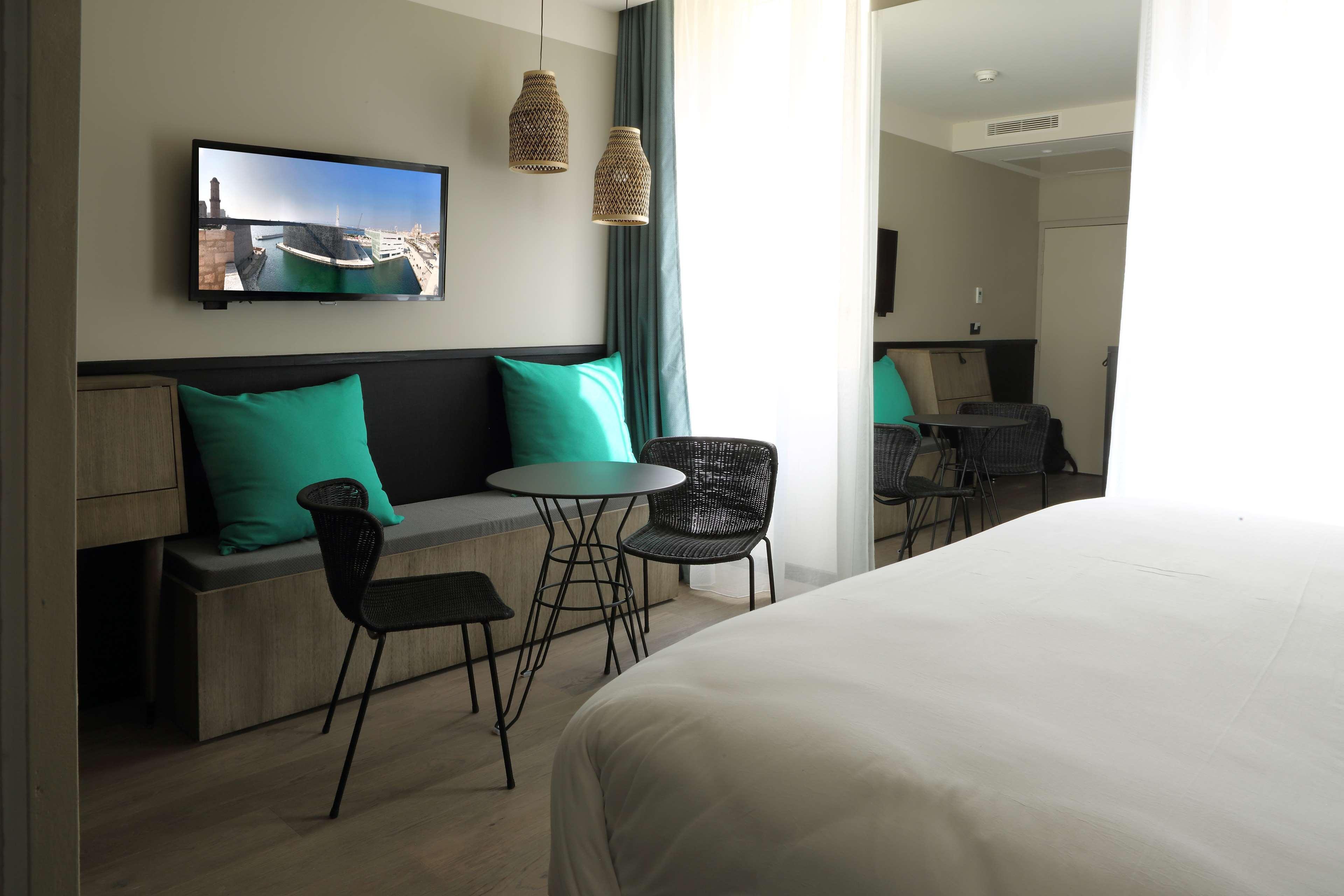 Western La Joliette Hotel 4*