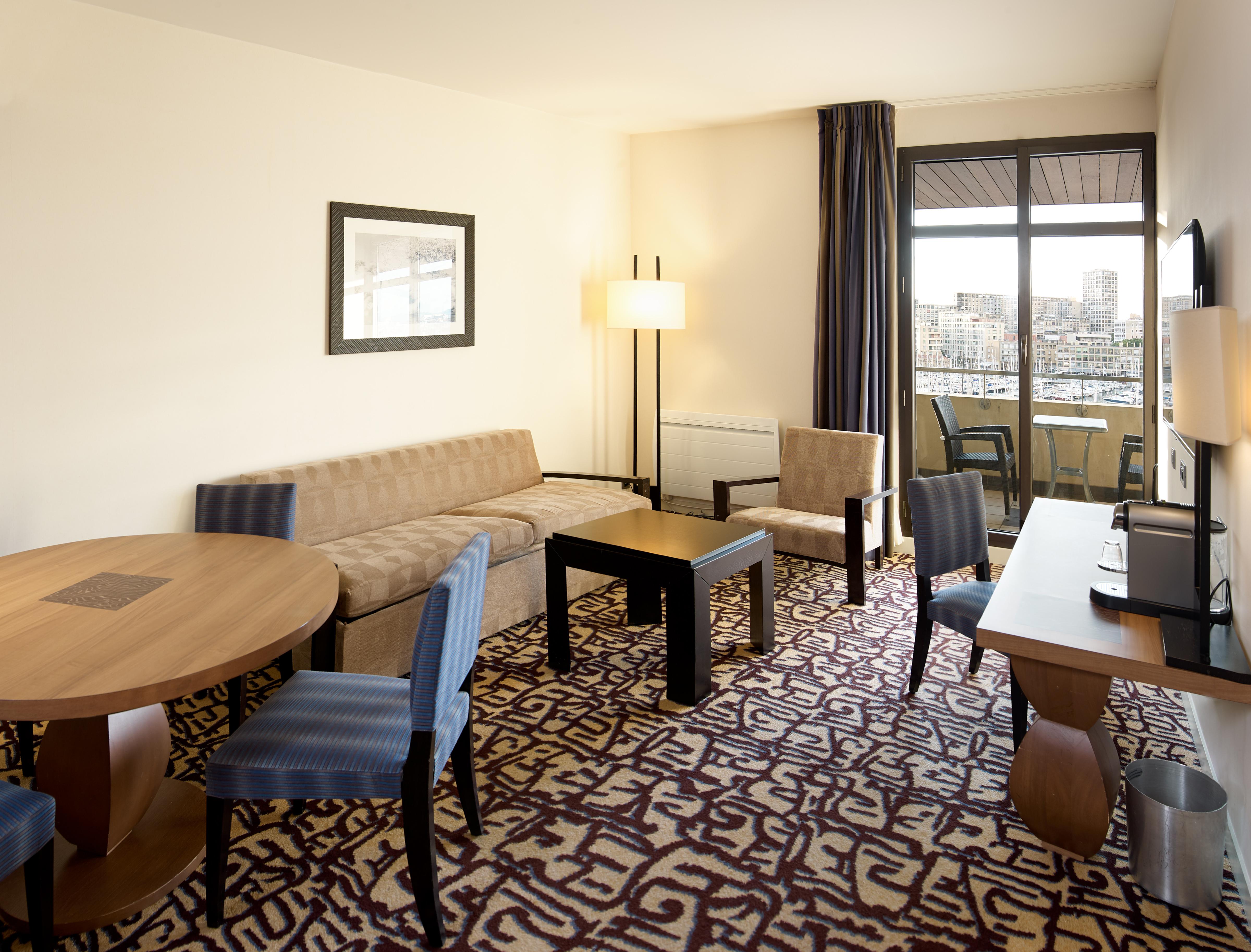Radisson Blu Vieux Port Khách sạn 4*