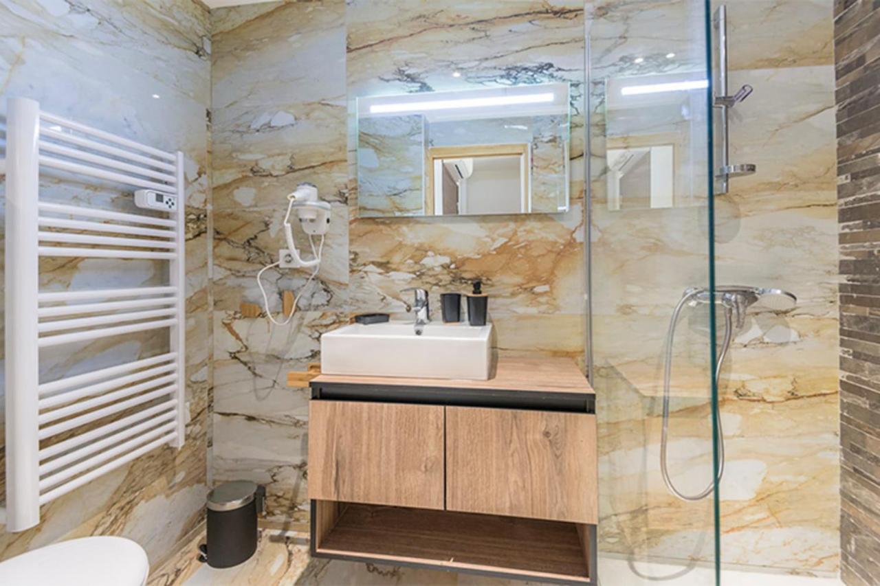 Apartment 17 M For 2 Refurbished On The Old Port *