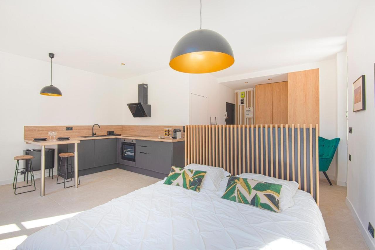 La Suite, Luxe, Place De Lenche, Vieux Port * Marseille