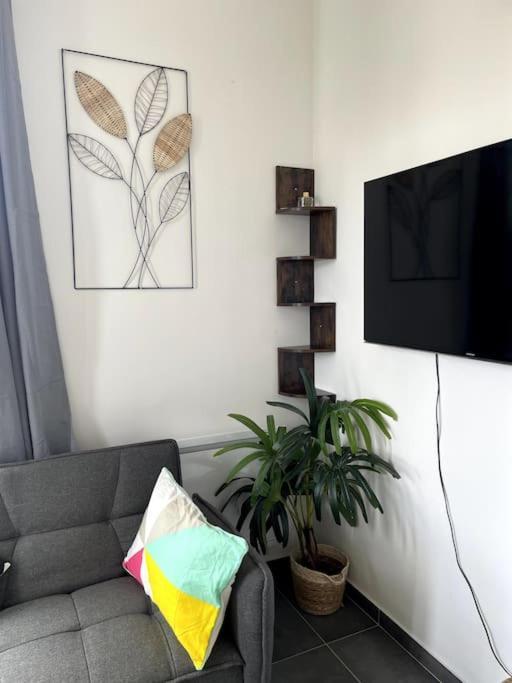 Le Triomphe Central, 8 Pax 3 * Marseille