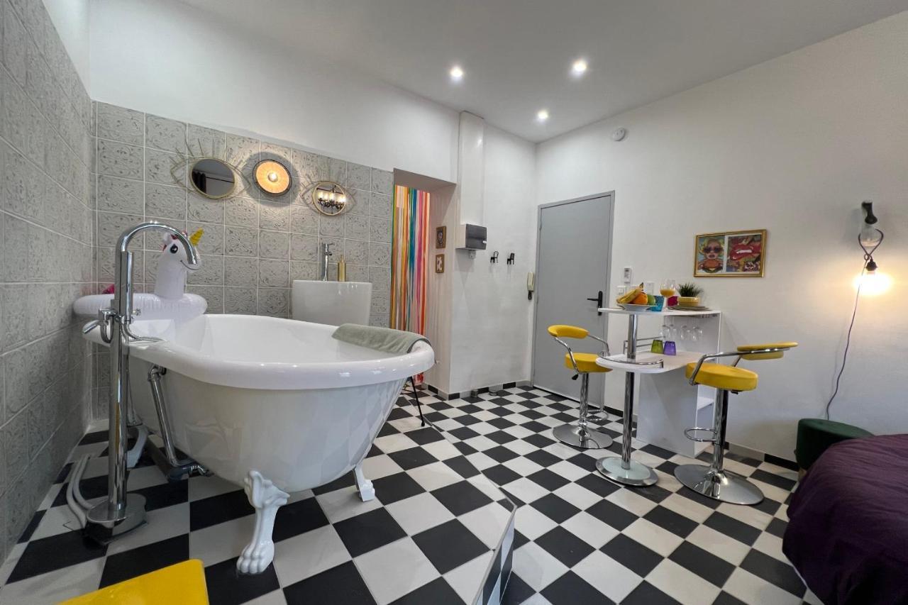 La Popart - Baignoirelit Rond Appartement *