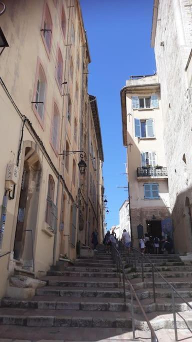 Appartement Plein Coeur Du Quartier Du Panier . Chaleureux T2. Marseilles