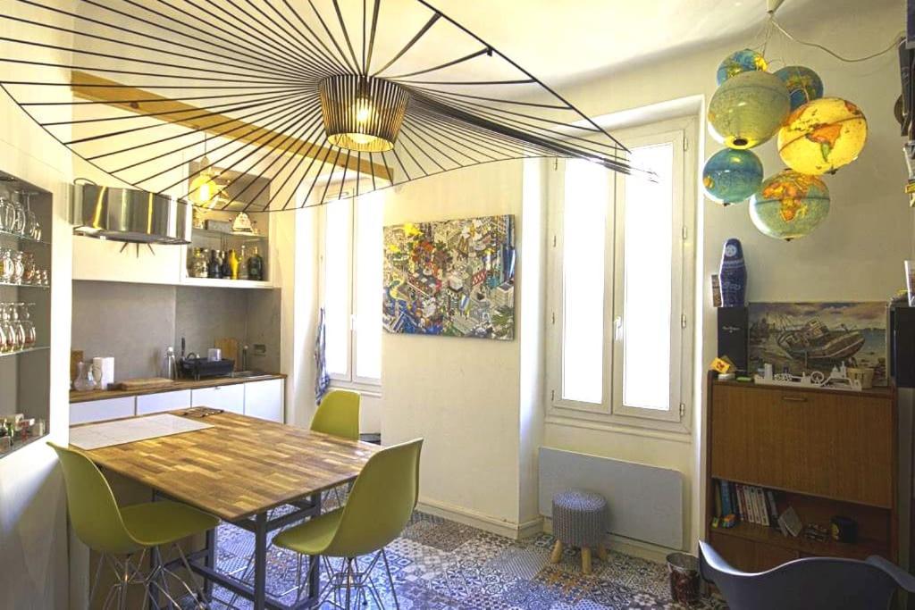 Plein Coeur Du Quartier Du Panier . Chaleureux T2. Appartement