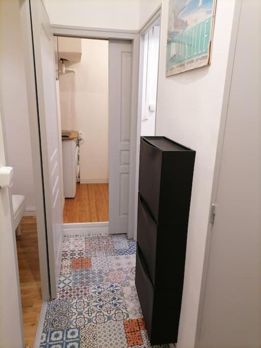 Plein Coeur Du Quartier Du Panier . Chaleureux T2. Appartement *